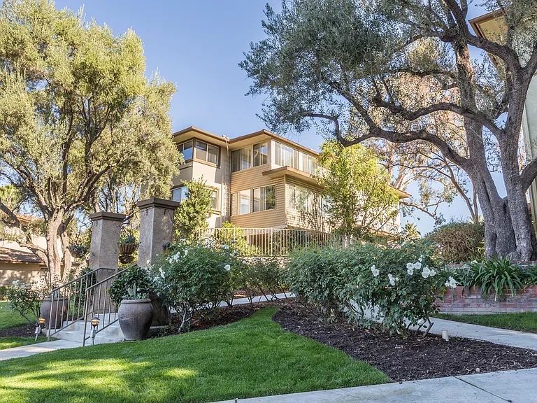 Orange Grove Circle — Photo 2