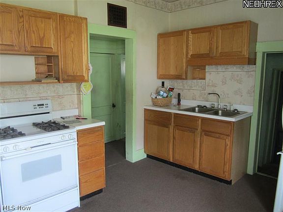 4th image of 33750 E Main St