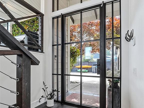 3rd image of 654 Hawthorne Rise