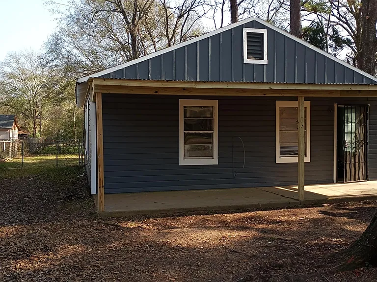 210 Eisenhower St — Photo 3