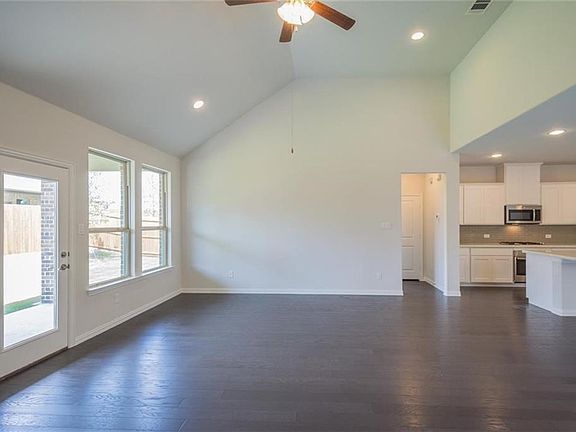 5th image of 6141 Gloucester Dr