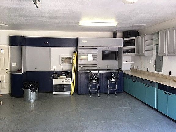 4th image of 5860 Live Oak Dr