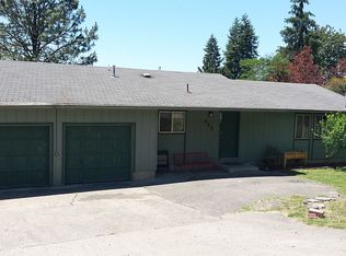 633 SE 2nd St, Oakland, OR 97462