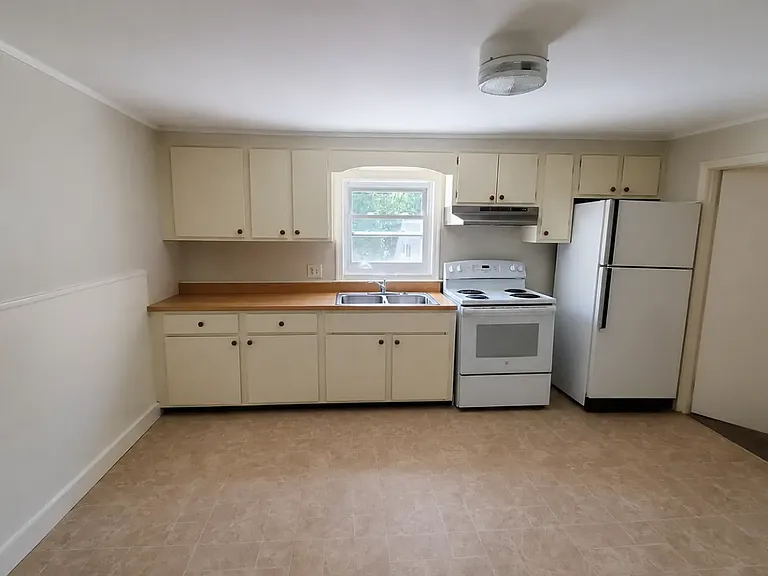 905 Main St #3 — Photo 3