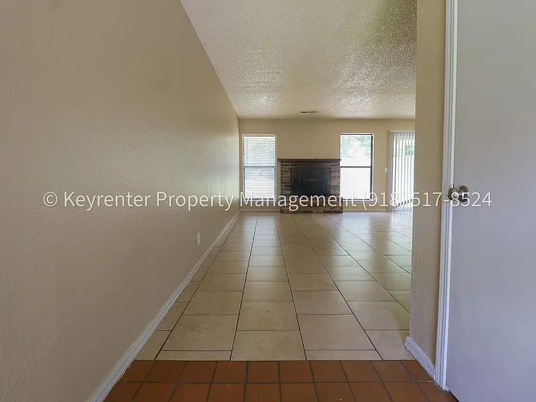 4902 S Gum Ave — Photo 47