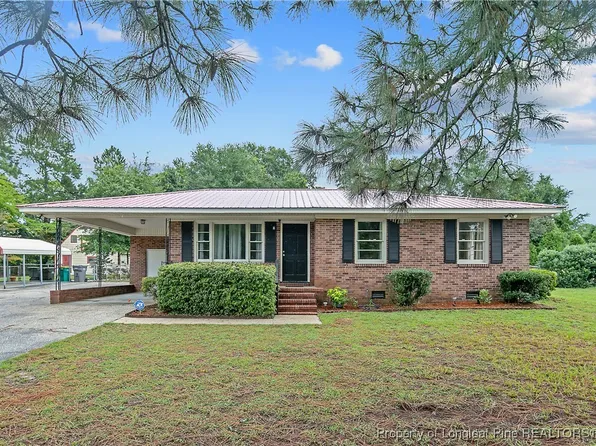 4914 Pinewood Dr, Hope Mills, NC 28348