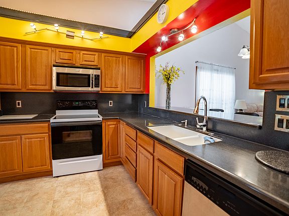 3rd image of 3736 Sawgrass Dr
