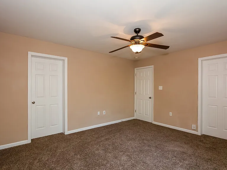 906 Houston Heights Rd — Photo 10