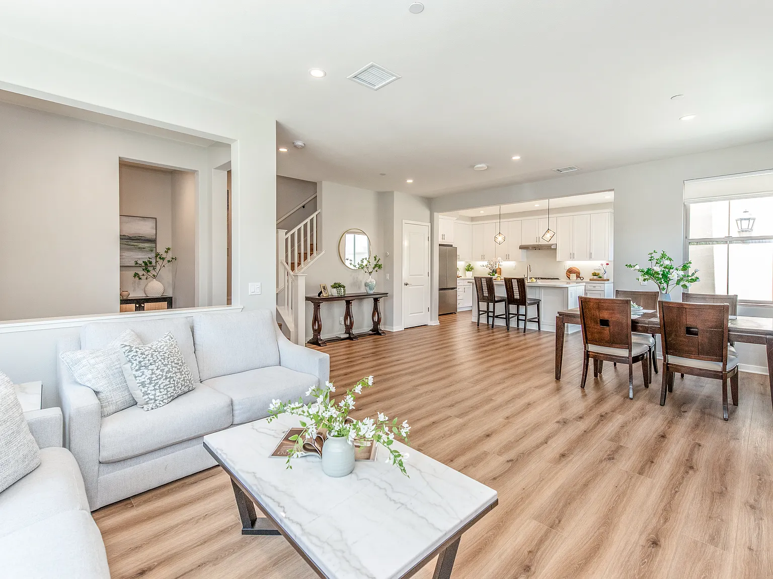 3 bed, 3.5 bath, 2140 sqft, $5,500 — Photo 4