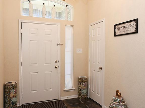The entry features tile floors and lots of natural light!