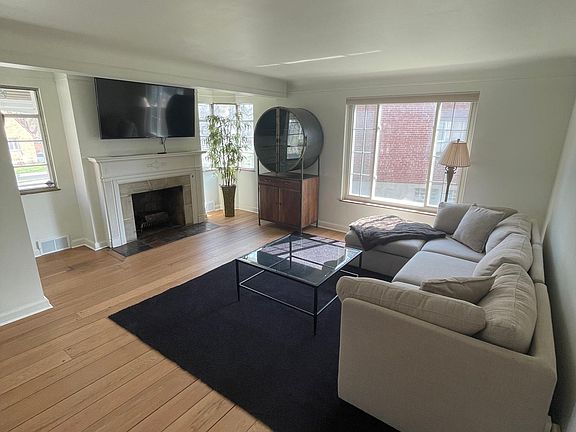 3rd image of 3791 Aikenside Ave