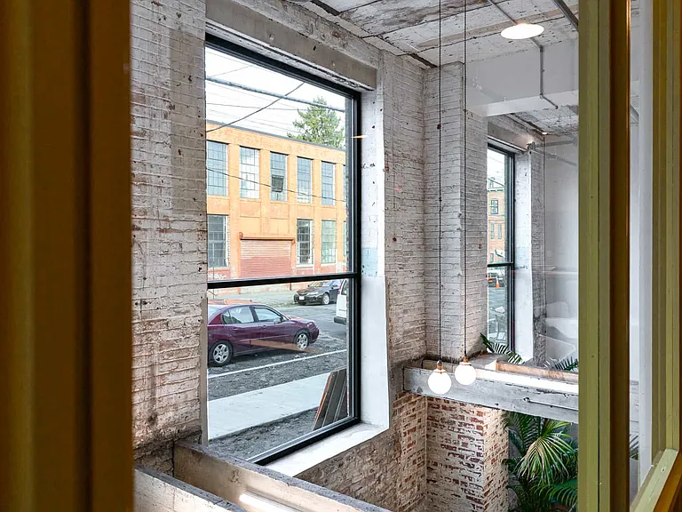 109 S William St — Photo 17