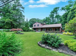 17 Long Pond Rd, Ridge, NY 11961