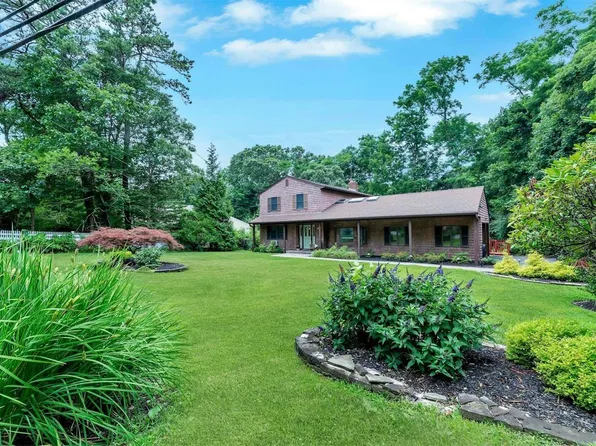 17 Long Pond Road, Ridge, NY 11961