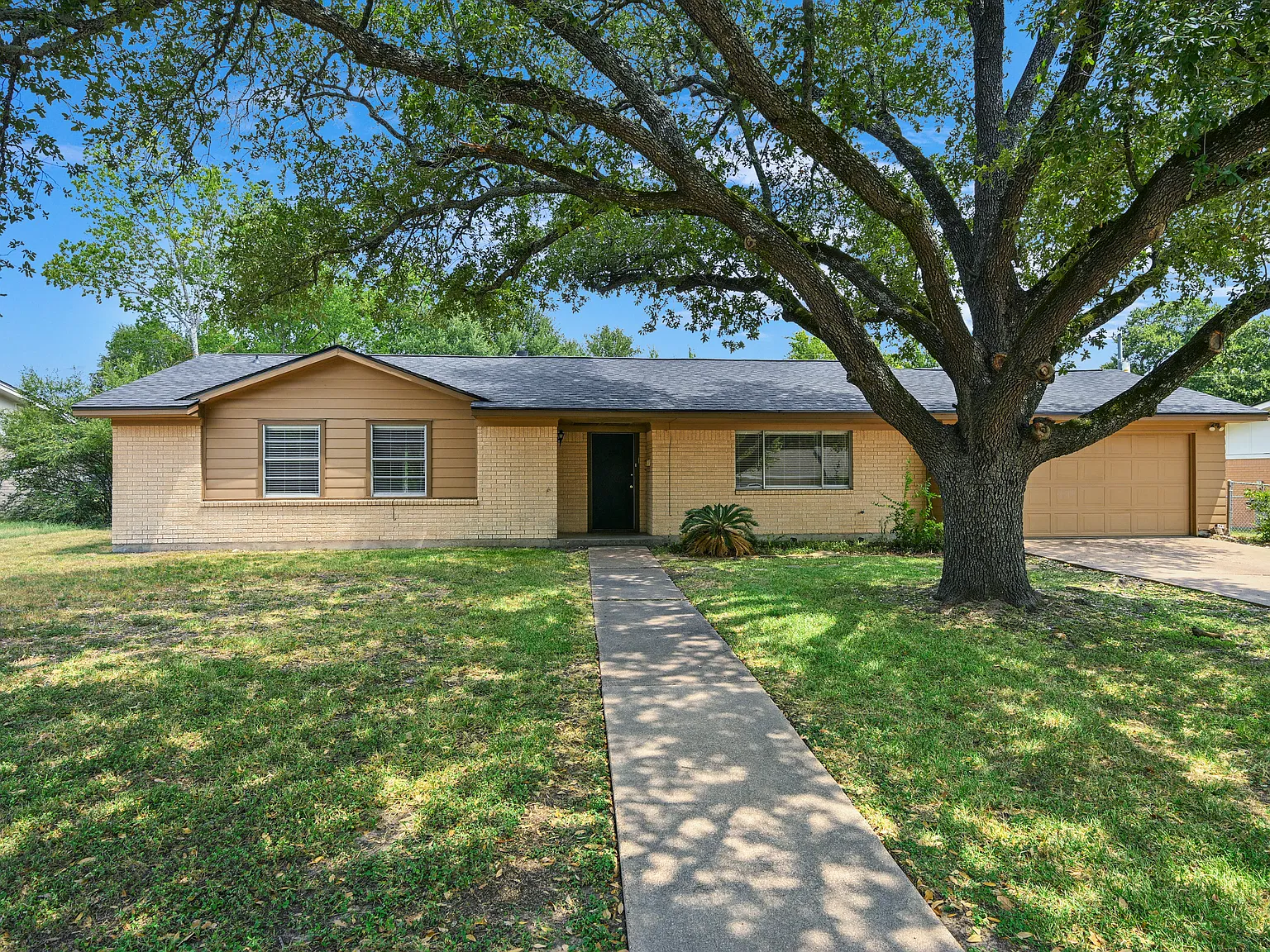 4 bed, 1676 sqft, $3,000 — Photo 1