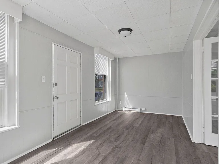 825 Kentucky Ave — Photo 2