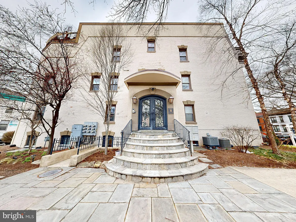 Building Photo - 6 Rhode Island Ave NW #2