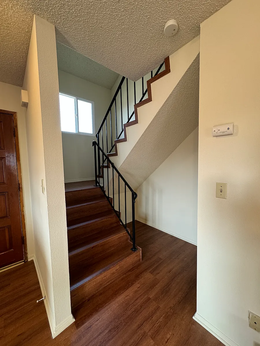 Building Photo - 918 W San Marino Ave #E