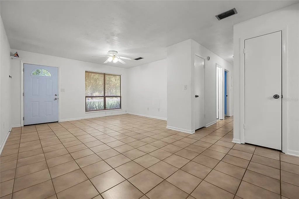 3 bed, 2.0 bath, 1245 sqft, $2,200 — Photo 3