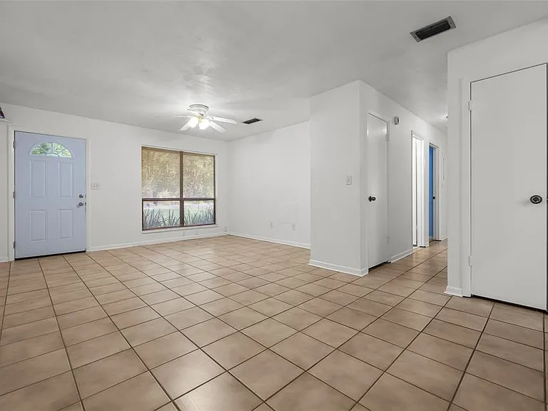 4219 NW 30th Ter — Photo 3