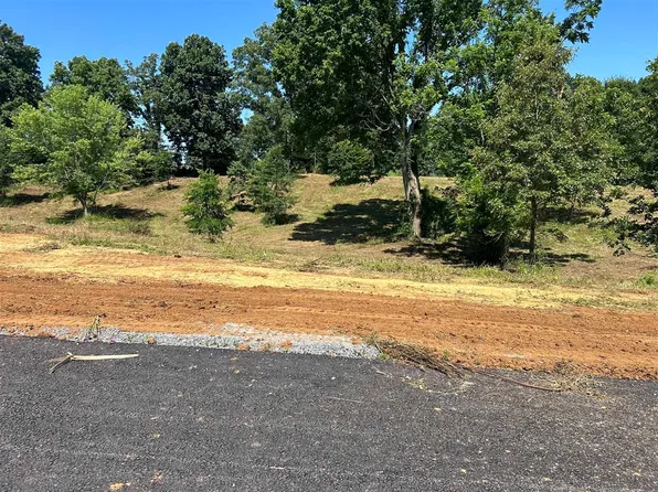 8 Quail Ridge Rd, Scottsville, KY 42164