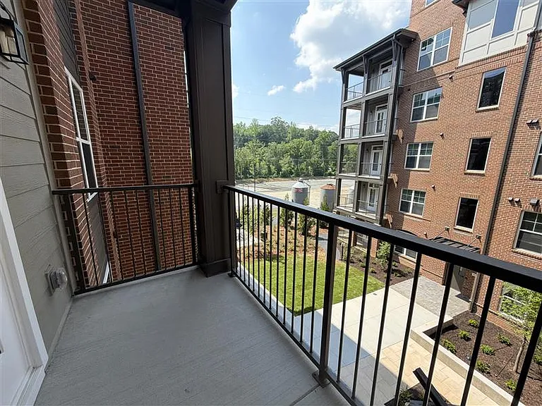 District on the Etowah Apartments — Photo 1370