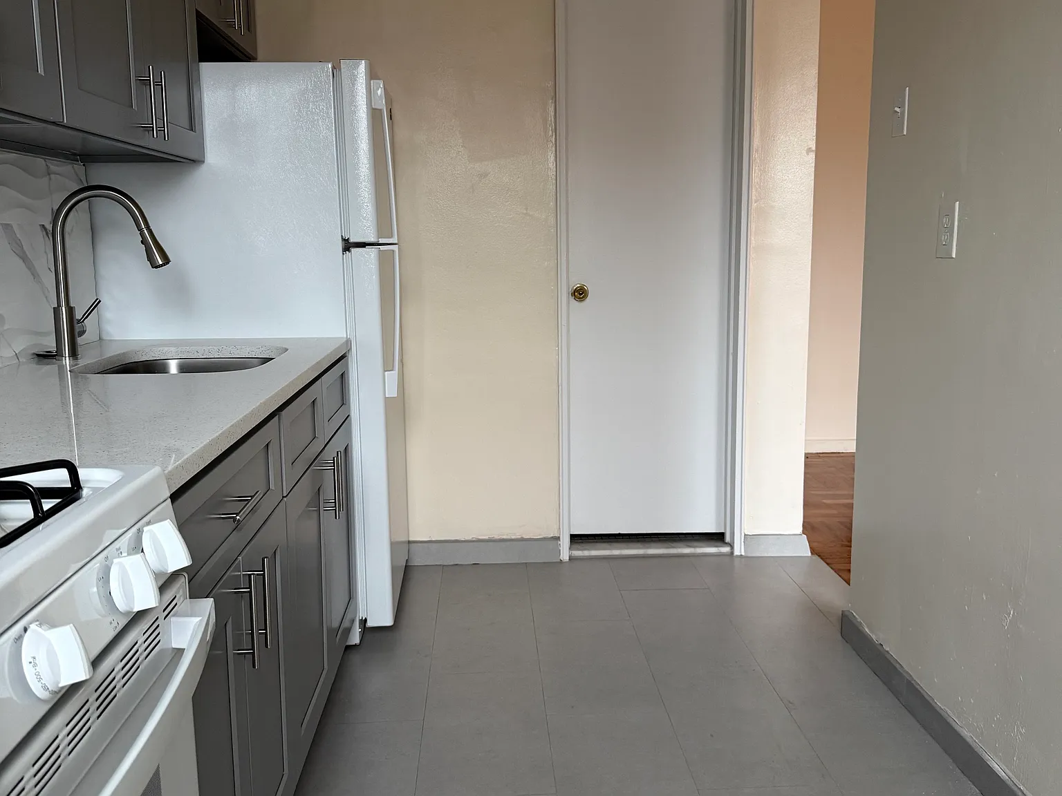 Studio, 600 sqft, $1,800 — Photo 4