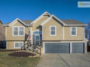 1802 Curtis Dr, Greenwood, MO 64034