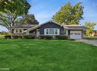 1006 Lehnertz Ave, Aurora, IL 60505