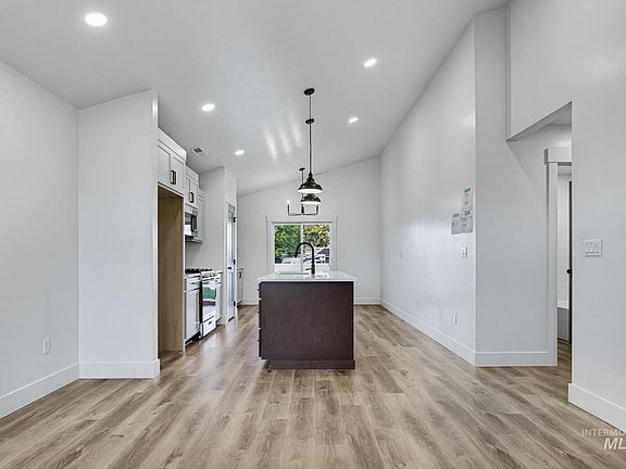 5th image of 309 N 11th St