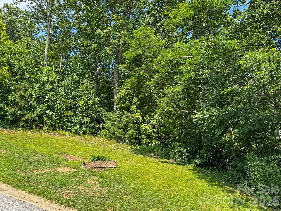 1st image of 195 Carriage Crest Dr