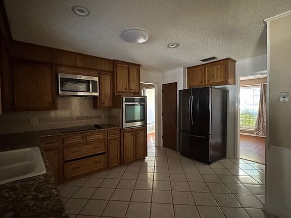 2nd image of 613 Carriage Dr