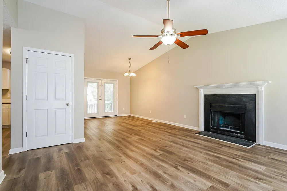 3 bed, 2.0 bath, 1263 sqft, $1,780 — Photo 3