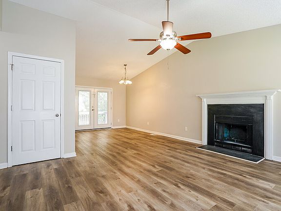 3rd image of 1109 Ujamaa Dr