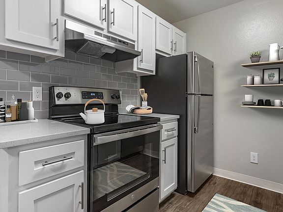 2nd image of 500 Loveridge Cir #258