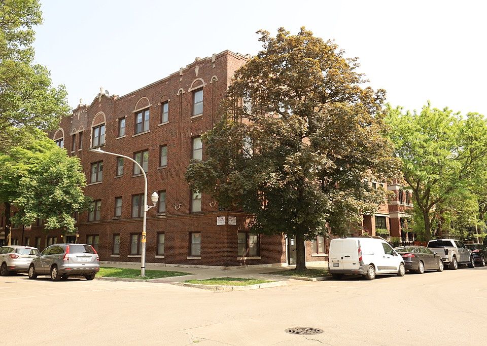 1st image of 3323 N Lakewood Ave #4