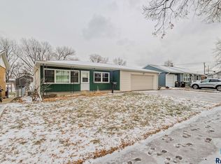 404 S Blaine Ave, Sioux Falls, SD 57103