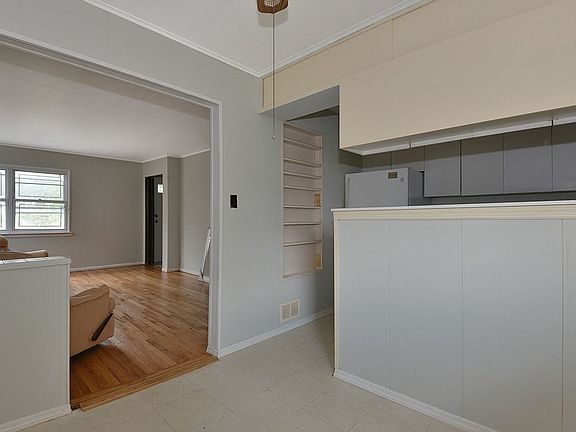 4th image of 67-23 211th St