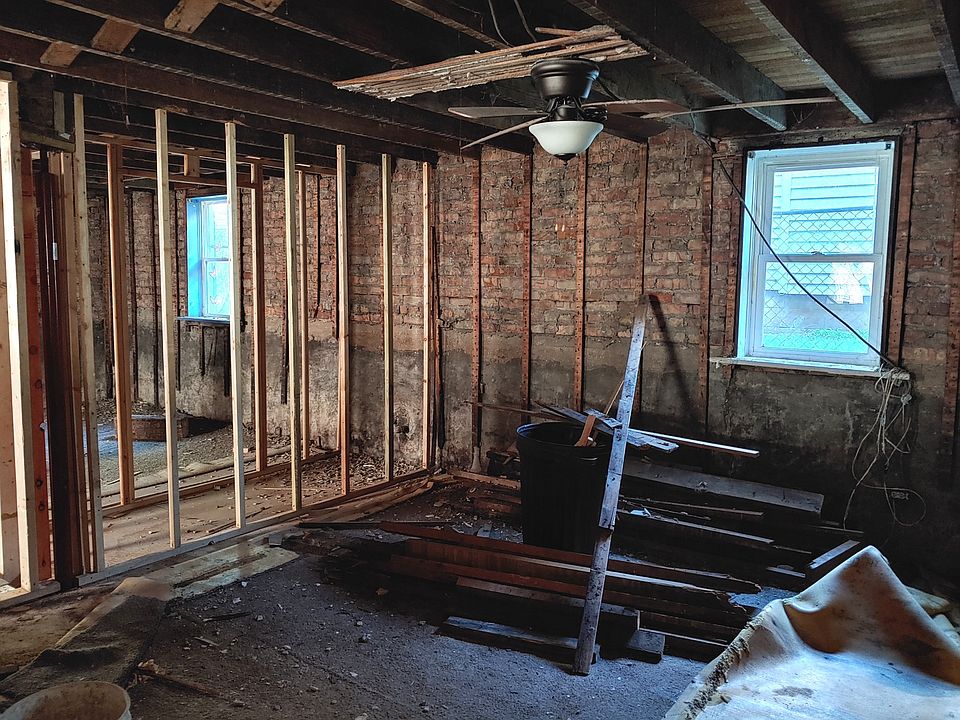 2nd image of 203 Stillwell Ave