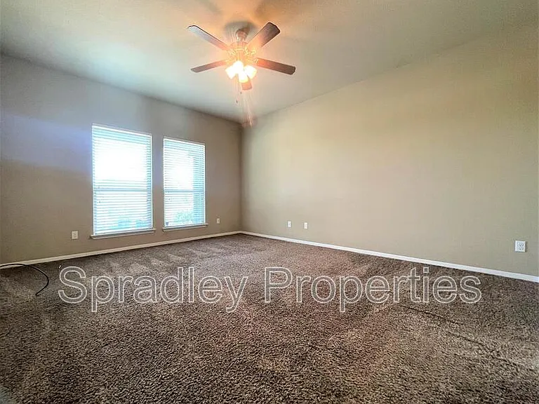 820 Glenstone Dr — Photo 8