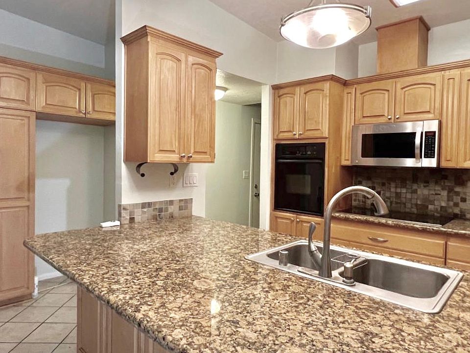 1st image of 2466 Palace Dr