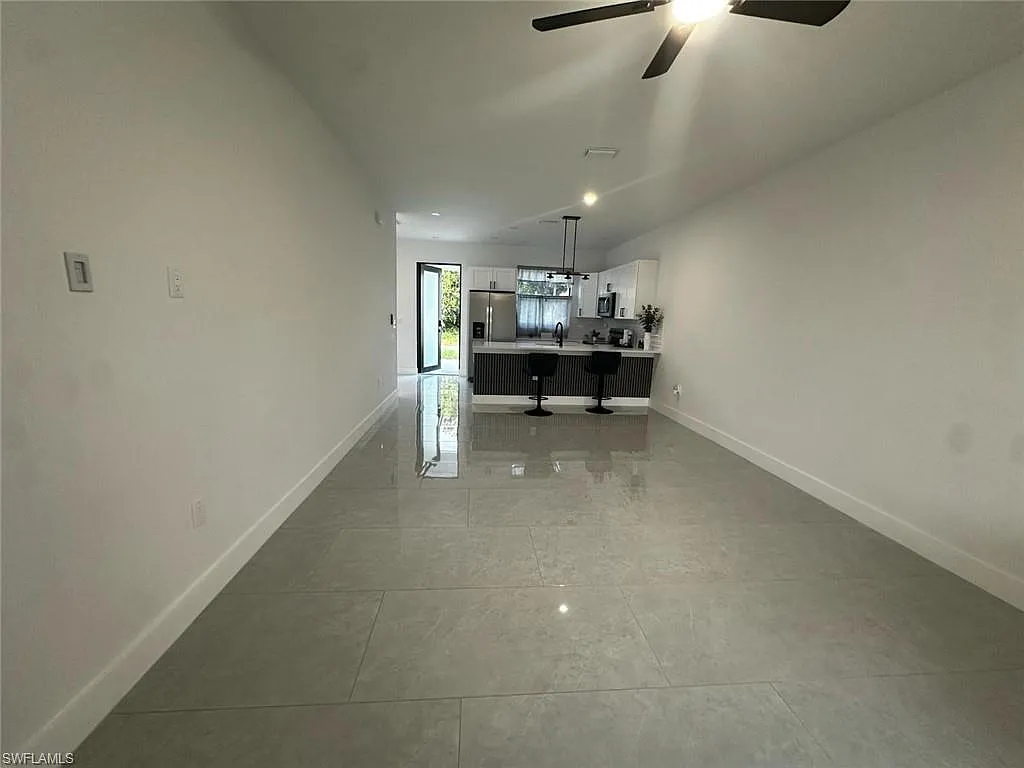 3 bed, 2.0 bath, 12153 sqft, $1,800 — Photo 3