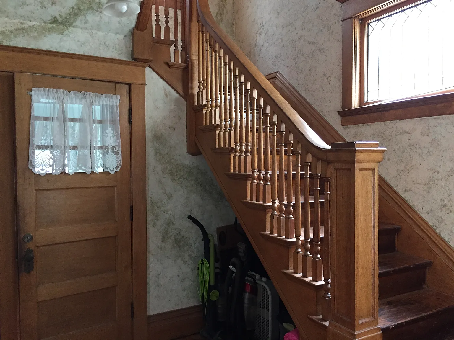 5 bed, 2500 sqft, $2,125 — Photo 2