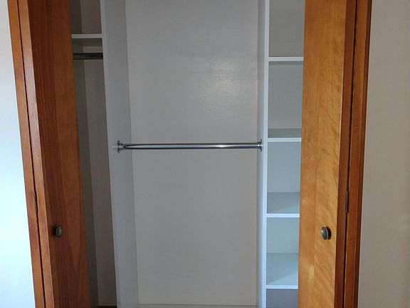 5th image of 256 Joseph Dr