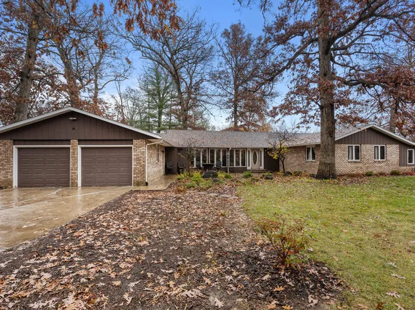 3 Oakview Dr, Monticello, IL 61856
