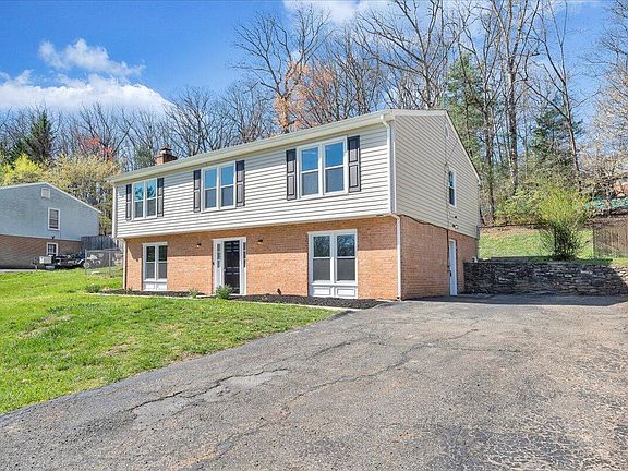 3rd image of 3989 Chaparral Dr