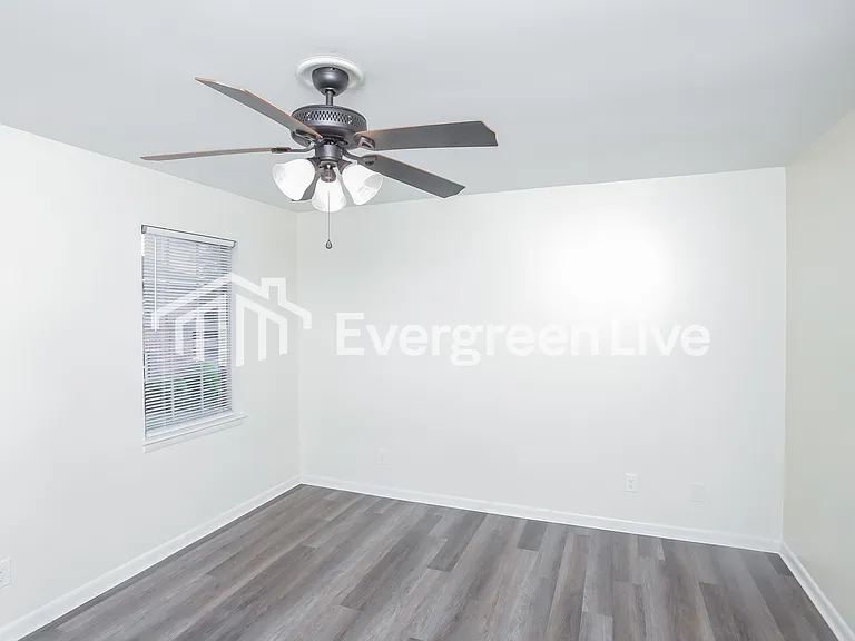 1605 Ashford Ln — Photo 10