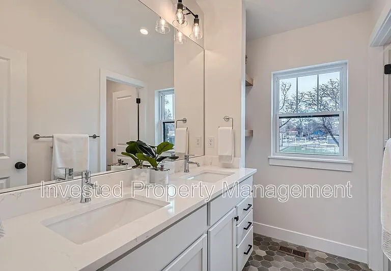 3701 N Steele St — Photo 19