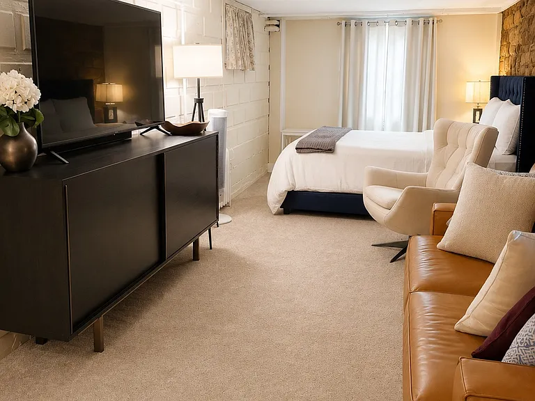Basement bedroom. Bedroom 3.