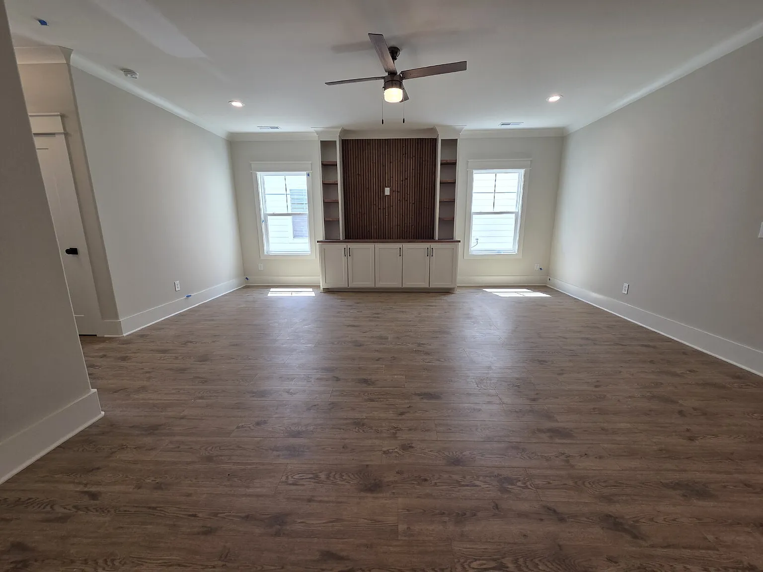3 bed, 2.0 bath, 1800 sqft, $2,599 — Photo 2